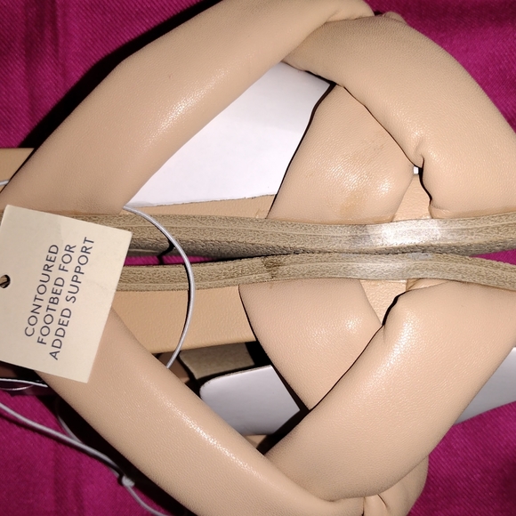 Universal NWT Thread sandals 🩴 - Picture 6 of 6